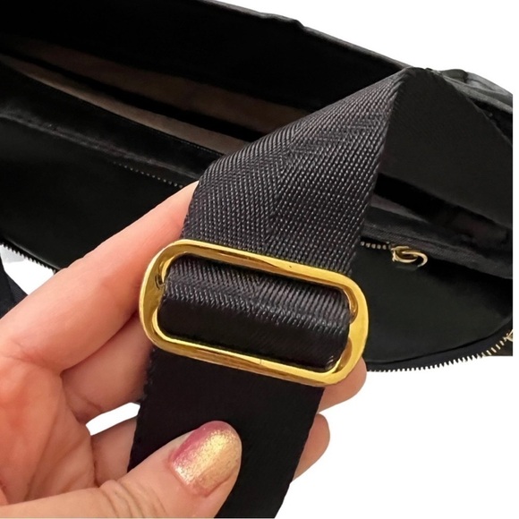 SKIP HOP Multifunction Large Crossbody Shoulder Diaper Bag in Black - Picture 8 of 11